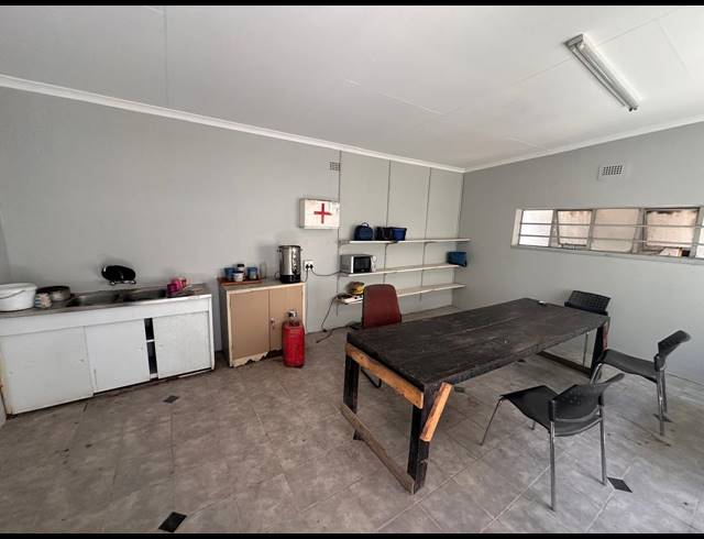 2,230M² INDUSTRIAL YARD FOR SALE IN KEMPTON PARK CENTRAL